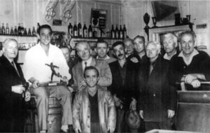 Après une victoire au café Français - Chez Napo - 1954